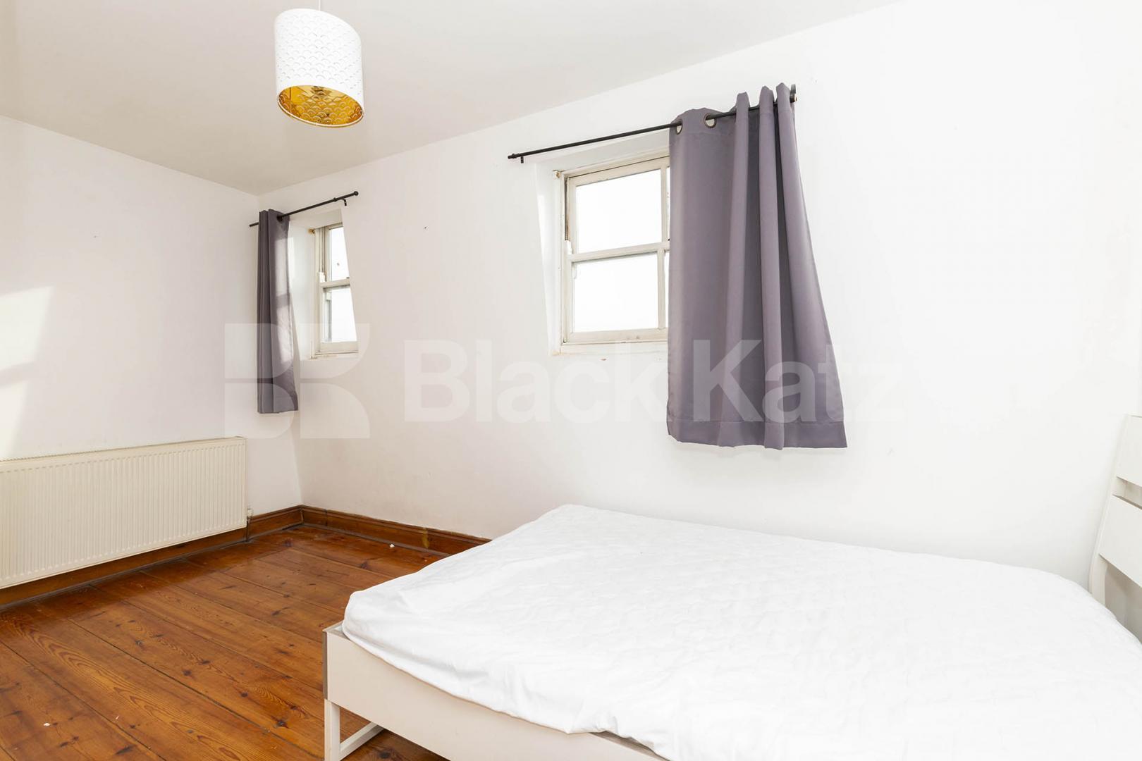 Top floor 3 bedroom property with roof terrace located close to Northern Line Davenant Road, Archway